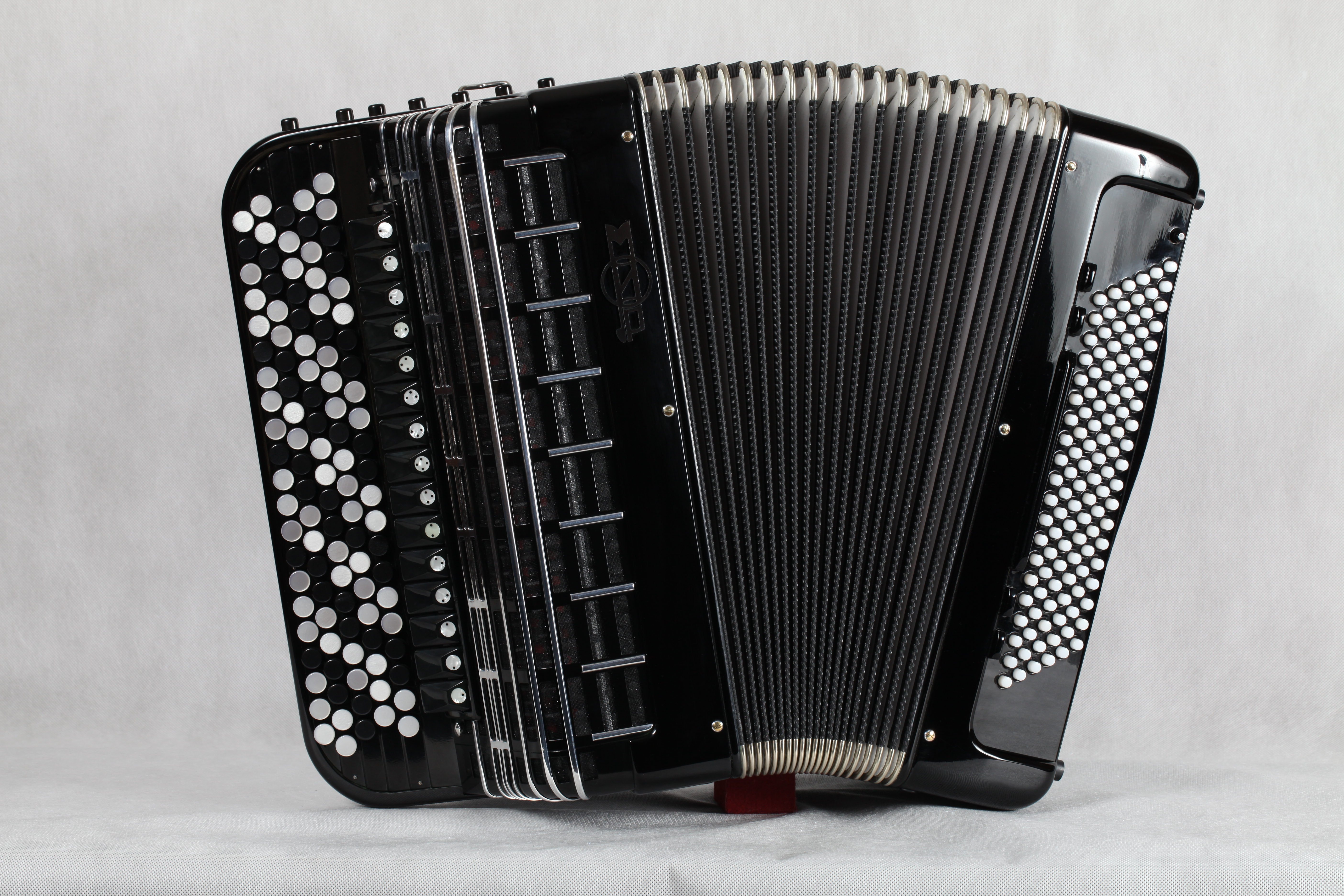 ТУЛА Б-2 Баян  концертный многотембровый четырехголосный "Мир" 107/64х120/59-IV-15+7