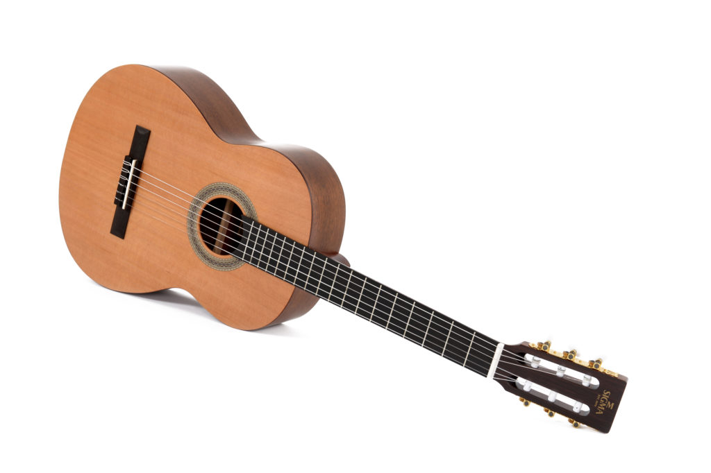 Sigma CM-ST+ Классическая гитара. Тип корпуса: Classic Верхняя дека: Массив кедра Задняя дека и обеч